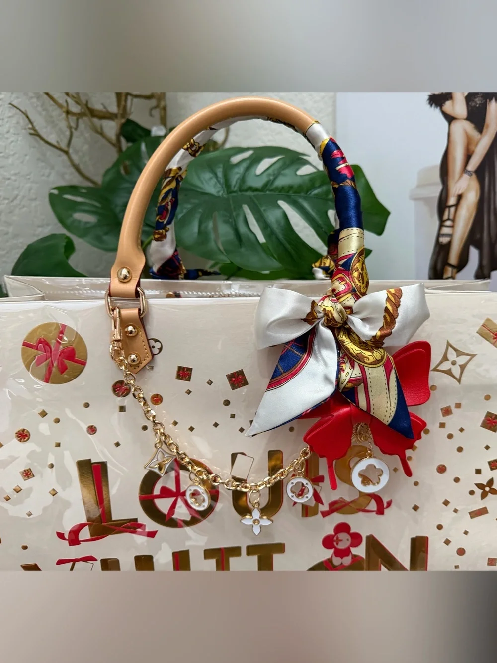 ♥️🤍♥️Louis Vuitton XL Gift Bag Tote♥️🤍♥️ - Picture 2 of 7